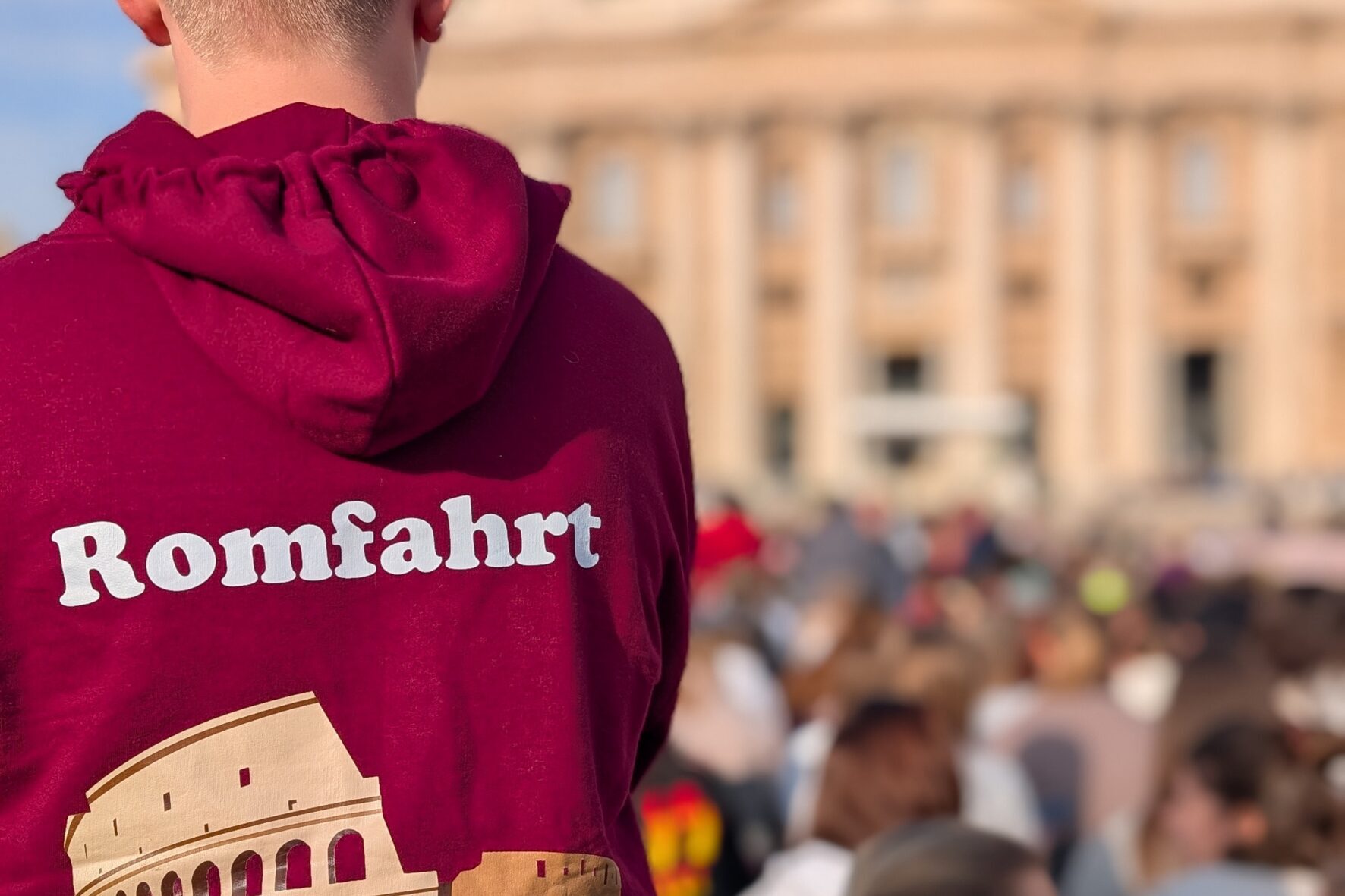 Romfahrt-Hoodie mit Kolosseum vor dem Petersdom, Realschule St. Ursula Donauwörth