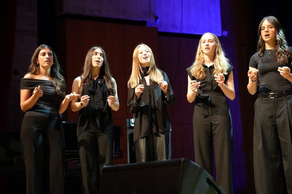 Sängerinnen mit rhythmischen Handgesten a cappella, Best of Schulwerk 2026