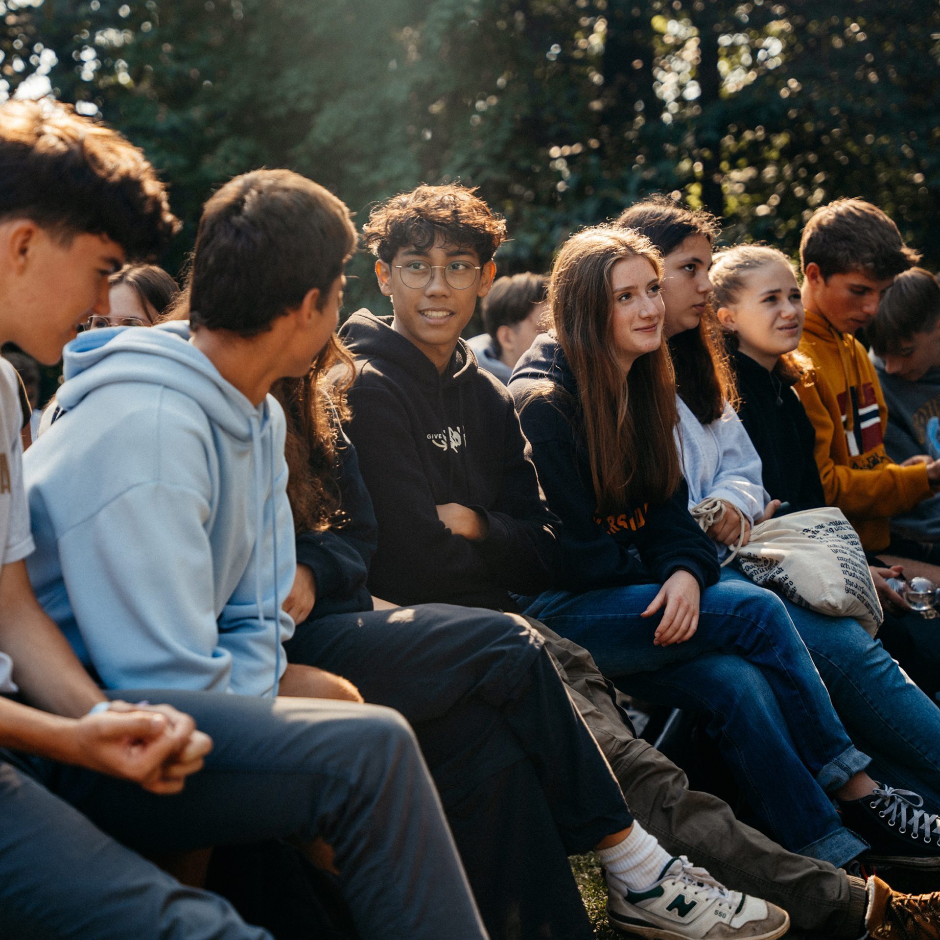 Schülerinnen und Schüler im Seminarraum, Schulwerk der Diözese Augsburg
